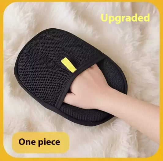 Reusable electrostatic pet hair removal glove for dogs and cats
